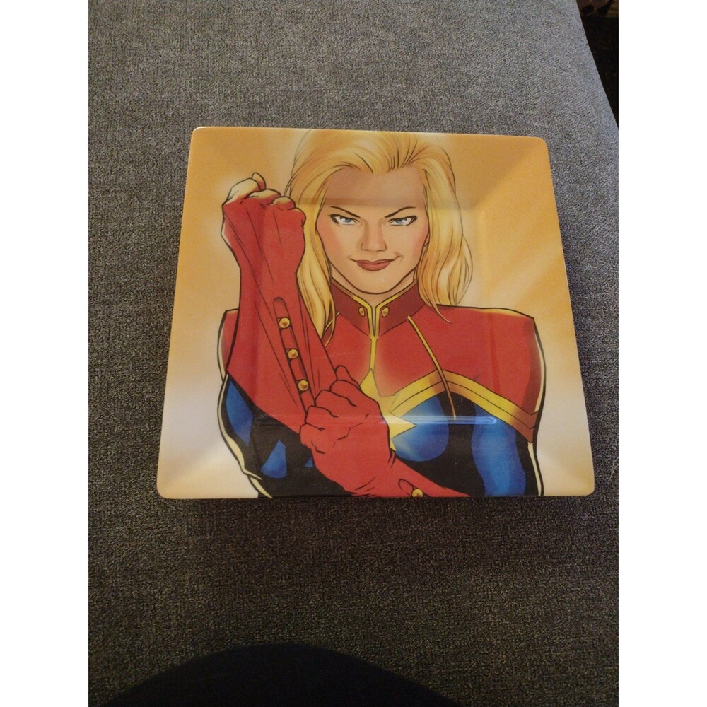 Captain Marvel dinner plate brand new-055u